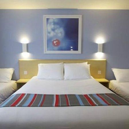 Travelodge Мидълуич Екстериор снимка