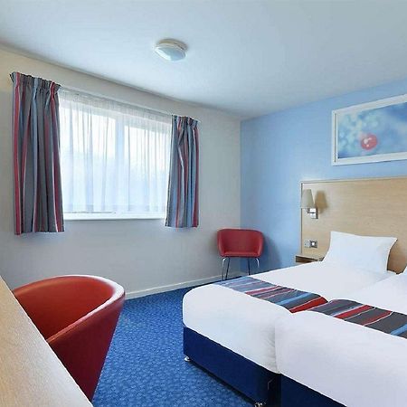 Travelodge Мидълуич Екстериор снимка