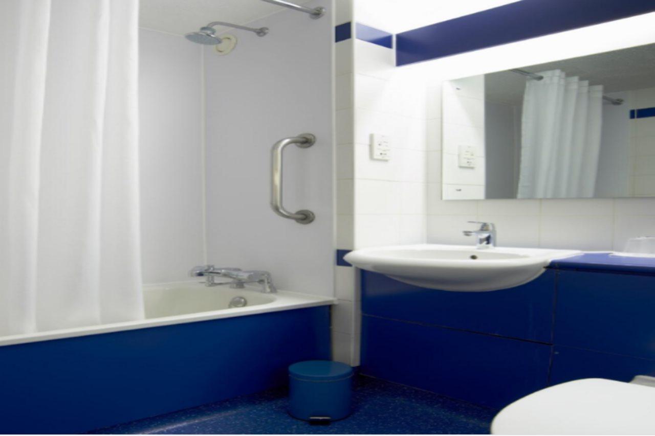 Travelodge Мидълуич Екстериор снимка