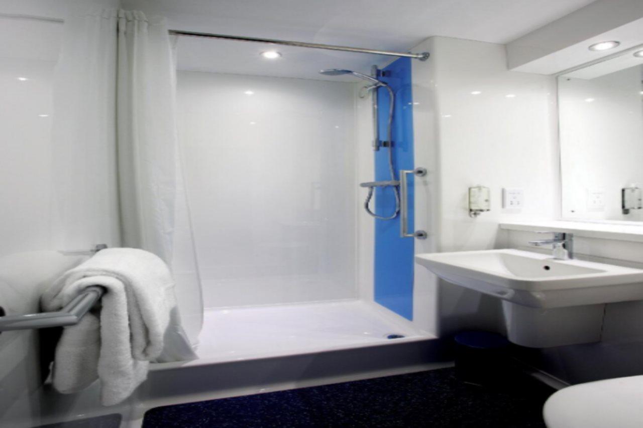 Travelodge Мидълуич Екстериор снимка
