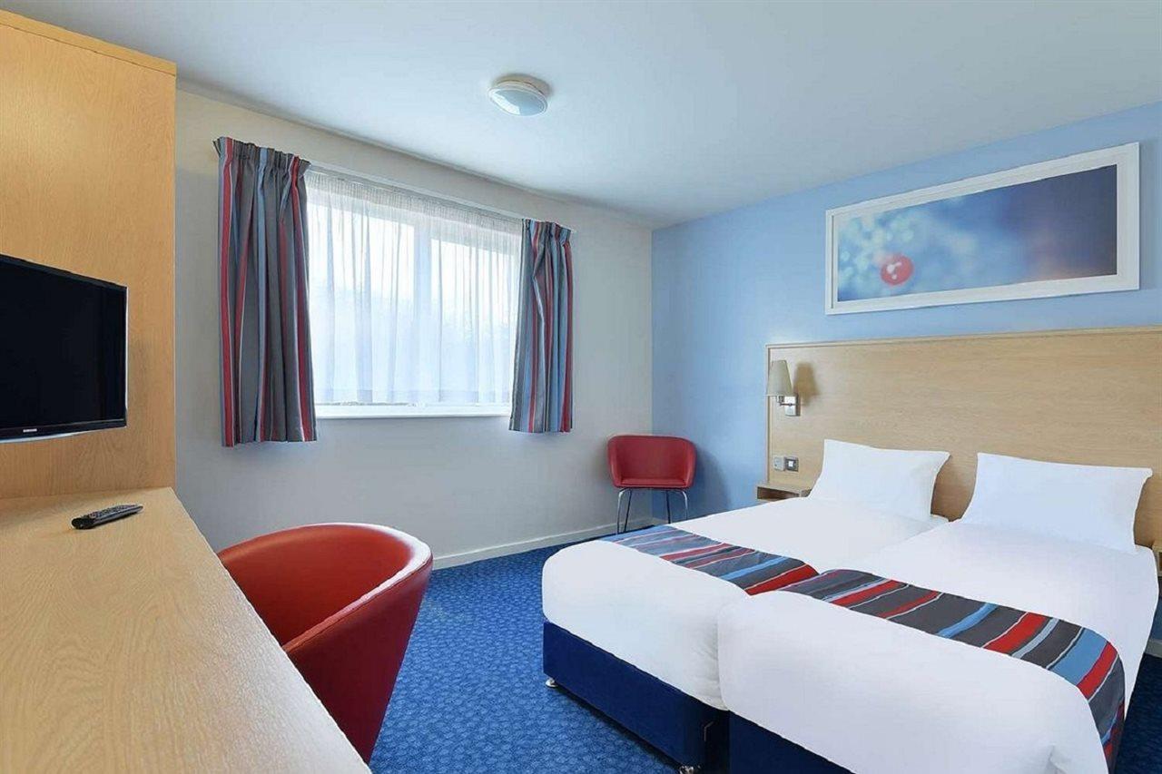 Travelodge Мидълуич Екстериор снимка