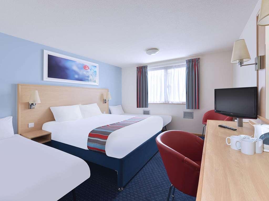 Travelodge Мидълуич Стая снимка