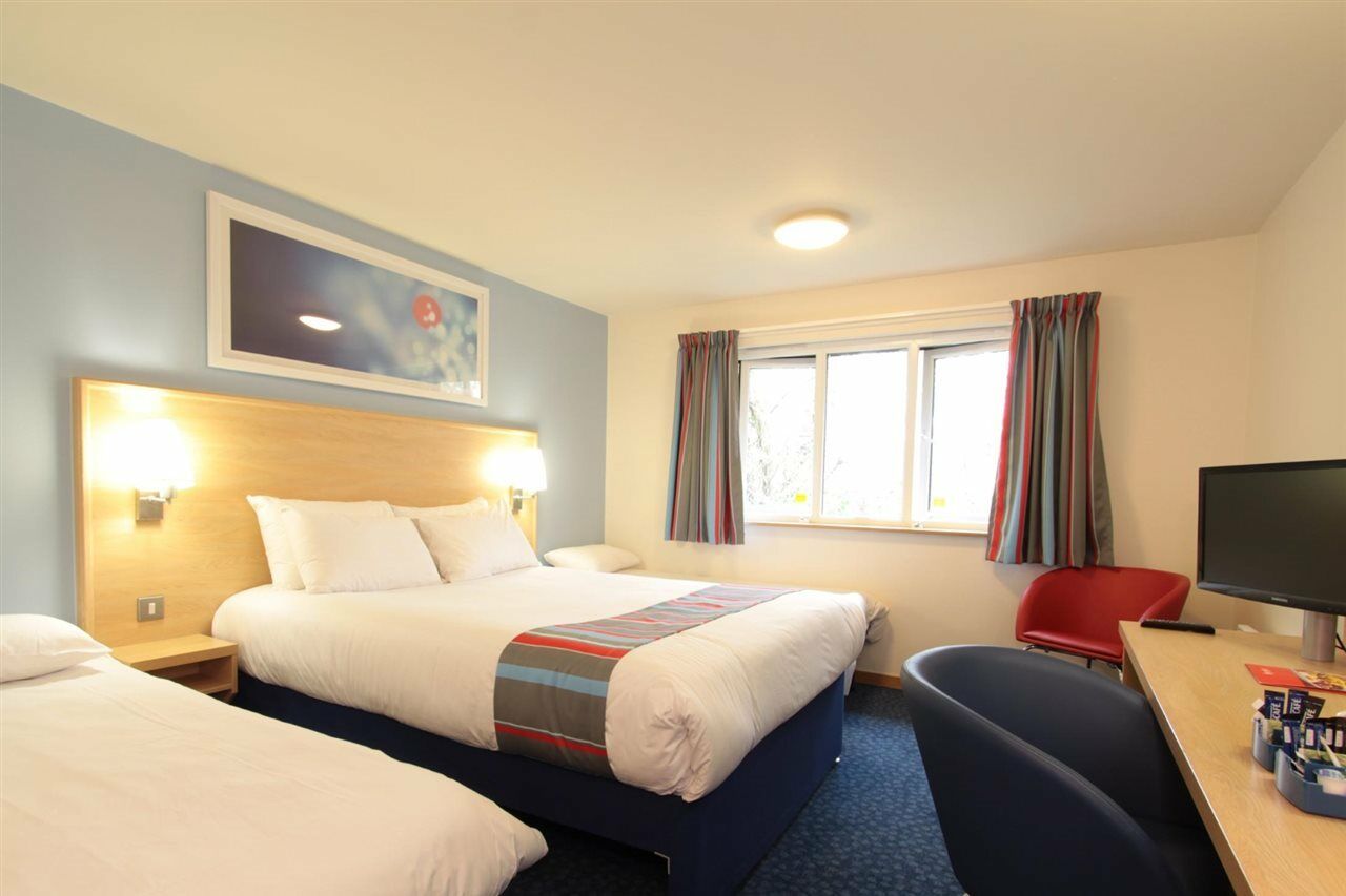 Travelodge Мидълуич Екстериор снимка