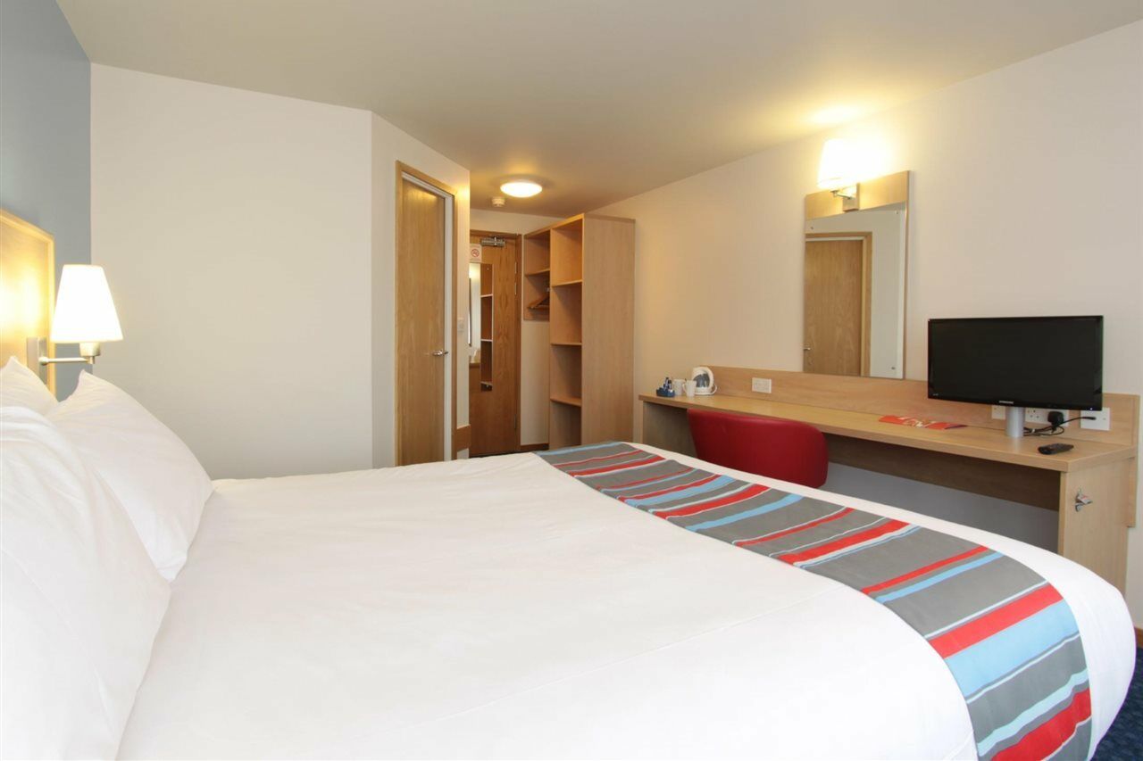 Travelodge Мидълуич Екстериор снимка
